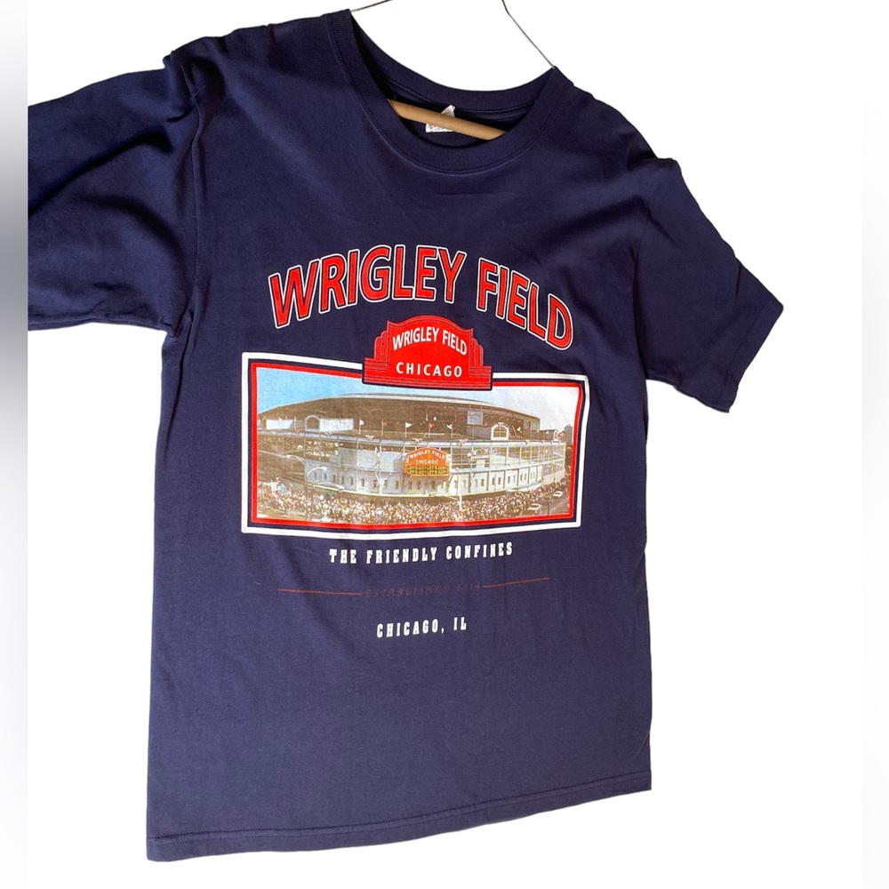 Wrigley Field stadium Chicago tee shirt size M